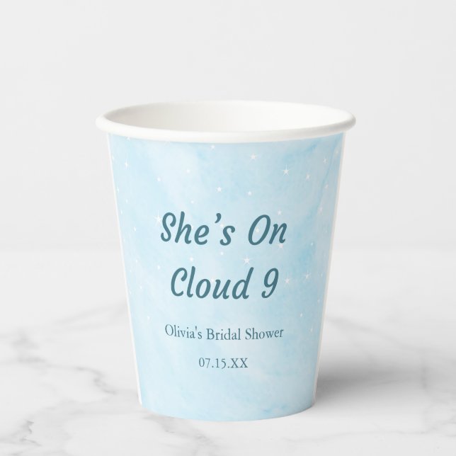 Sie ist auf Cloud 9 Dreamy Sky Blue Brautparty Pappbecher (Vorderseite)