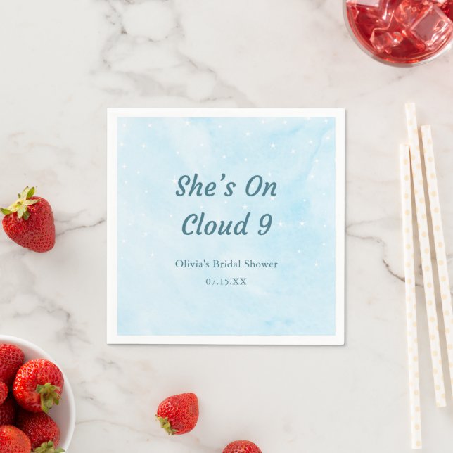 Sie ist auf Cloud 9 Dreamy Sky Blue Brautparty Serviette (Beispiel)