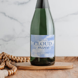 Sie ist auf Cloud Nine Blue  Brautparty