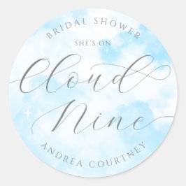 Sie ist auf Cloud Nine Blue Pastel Brautparty Runder Aufkleber