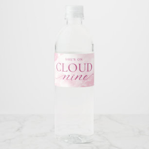 Sie ist auf Cloud Nine Pink Brautparty