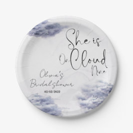 Sie ist auf Wolke neun Pappteller