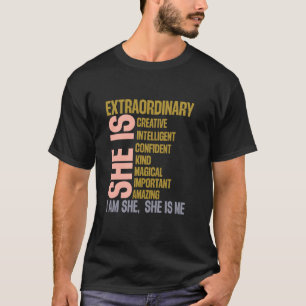Sie ist außergewöhnlich kreativ intelligent selbst T-Shirt
