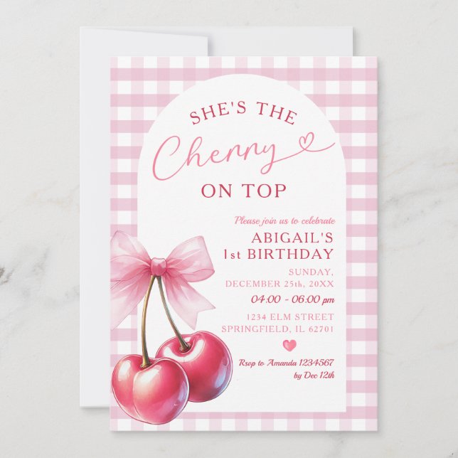Sie ist Cherry auf Top Gingham Pink Birthday Bow Einladung (Vorderseite)