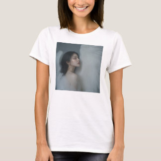 —Sie ist der Schlafende Engel. T-Shirt