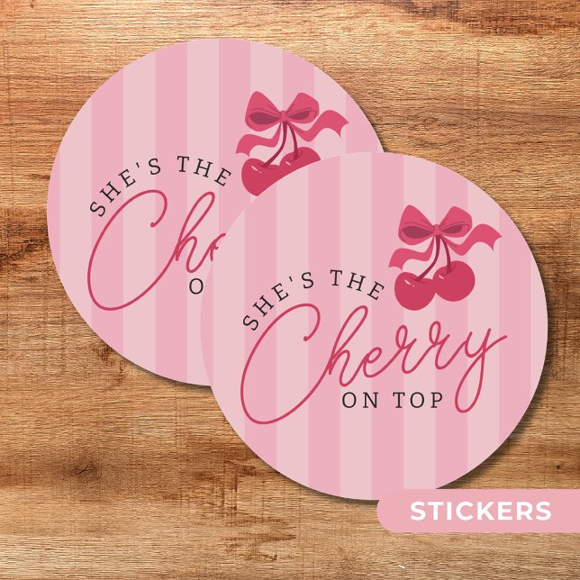 Sie ist die Cherry auf der Top Pink Baby Dusche Runder Aufkleber (Von Creator hochgeladen)