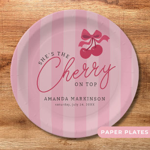Sie ist die Kirsche auf dem rosa Baby-Shower-Kuche Pappteller