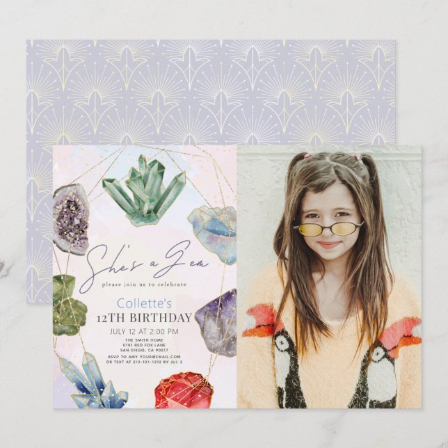 Sie ist ein Gem Crystals Gemstone Girl zum Geburts Einladung (Vorne/Hinten)
