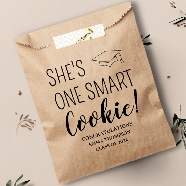 Sie ist eine Smart Cookie-Klasse im Abschluss 2024 Geschenktütchen (Von Creator hochgeladen)