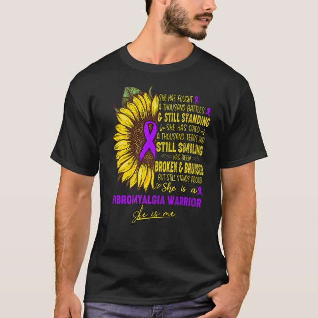 Sie ist Fibromyalgie-Kriegerin und ich T-Shirt (Vorderseite)