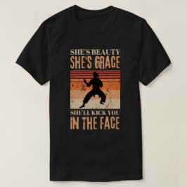 Sie ist hübsch. Sie ist ganz schön, dass sie dich  T-Shirt