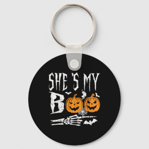 Sie ist mein Boo Skeleton Hand Pumpkin Halloween M Schlüsselanhänger