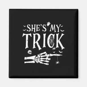 Sie ist mein Trick Skeleton Hand Halloween Kostüm Magnet
