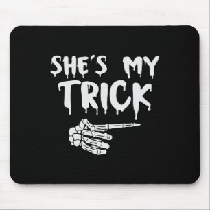 Sie ist mein Trick Skeleton Hand Halloween Kostüm Mousepad