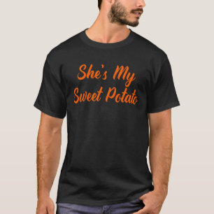 Sie ist mein Yamswurzel-zusammenpassendes T-Shirt