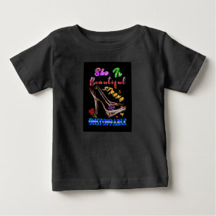 Sie ist schön stark unaufhaltsam baby t-shirt