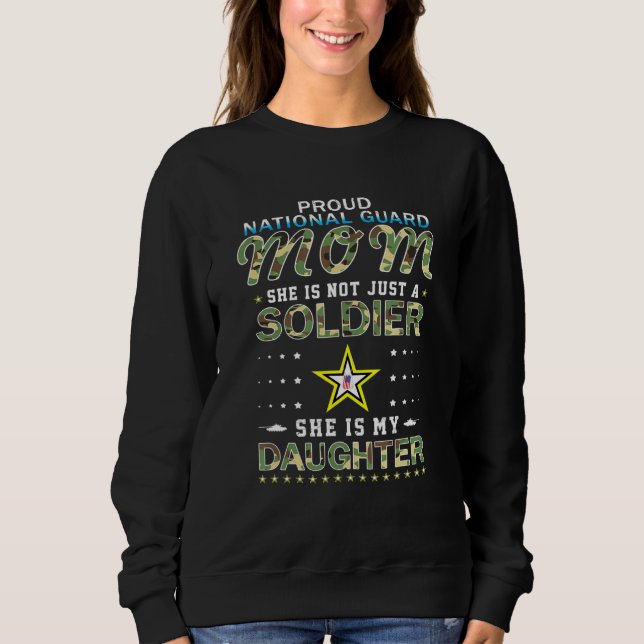 Sie ist Soldatin, meine Tochter ist stolz auf die  Sweatshirt (Vorderseite)