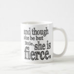 Sie ist Tasse von Fierce<br><div class="desc">Und obwohl sie nur wenig ist,  ist sie erbittert. Shakespeare-Zitat.</div>