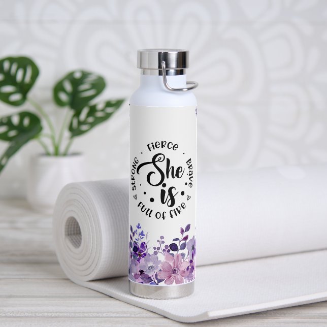 Sie ist trinkflasche (Yoga)