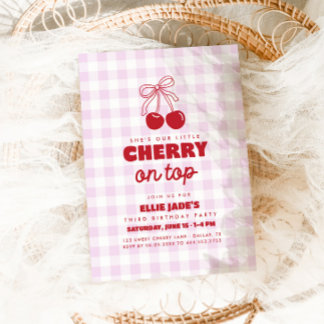 Sie ist unsere Kirsche auf dem rosa Gingham-Geburt Einladung