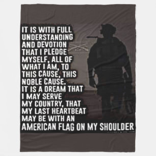 SIE IST VOLLSTÄNDIG VERSTEHEND FLEECEDECKE