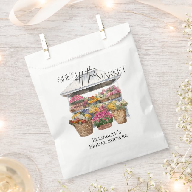 Sie ist vom Brautparty des Blumenhandels abgeschni Geschenktütchen (Ausgeschnitten)