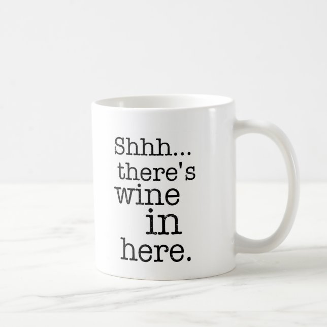 Sie ist Wein hier drin - Funny Mug. Kaffeetasse (Rechts)
