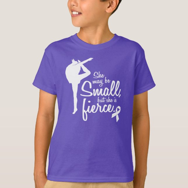 Sie ist zwar klein, aber sie ist heftiges Lila T-Shirt (Vorderseite)