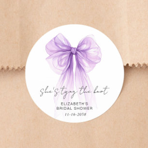 Sie knüpft den Knoten Hochzeitsdusche mit violette Runder Aufkleber
