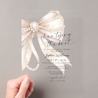 Sie knüpft den Knoten Pearl Bow Junggesellinnenabs Acryleinladungen