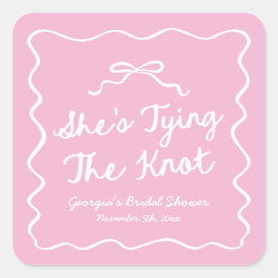 Sie knüpft den Knoten Whimsical Bow Bridal Shower Quadratischer Aufkleber