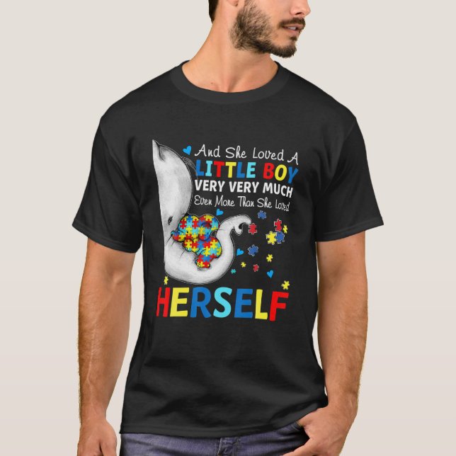 Sie liebte einen kleinen Jungen sehr viel Autismus T-Shirt (Vorderseite)