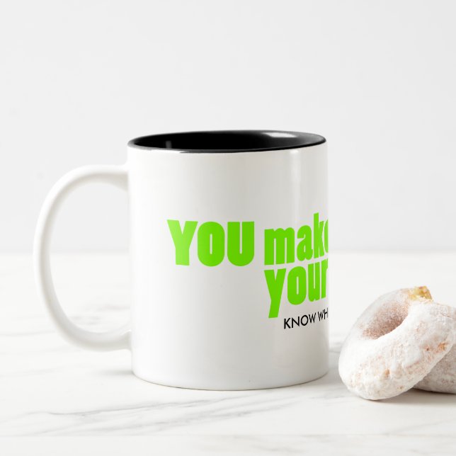 Sie machen Ihr eigenes Glück grünes Kleeblatt nach Zweifarbige Tasse (Mit Donut)