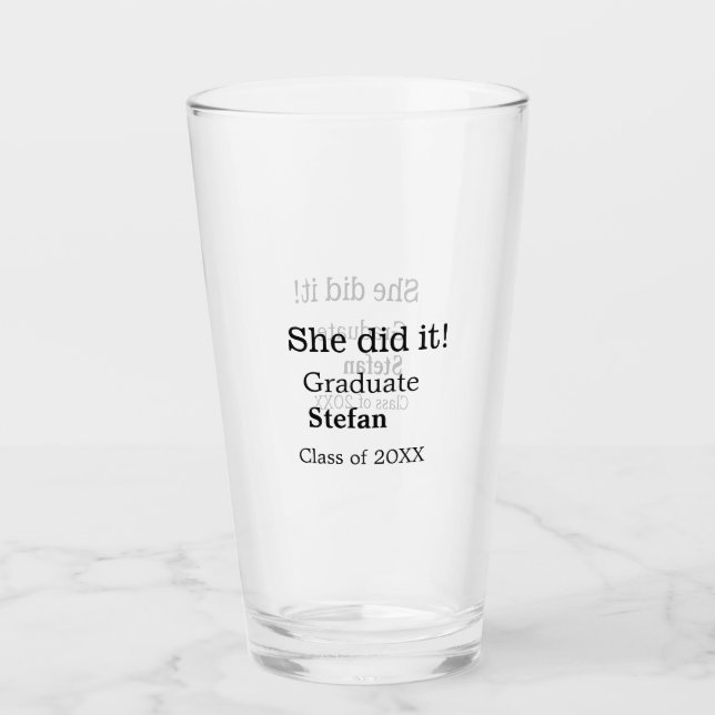 Sie machte es graduiert hinzufügen Namen Klasse vo Glas (Vorderseite)