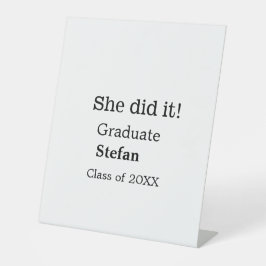 Sie machte es graduiert hinzufügen Namen Klasse vo Sockelschild