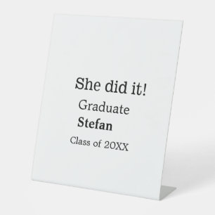 Sie machte es graduiert hinzufügen Namen Klasse vo Sockelschild