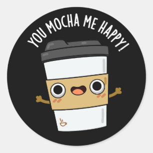 Sie Mocha Me Happy Funny Coffee Pun Dark BG Runder Aufkleber