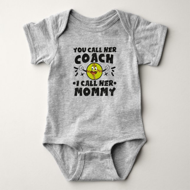 Sie nennen ihren Coach, ich nenne sie Mama, Niedli Baby Strampler (Vorderseite)