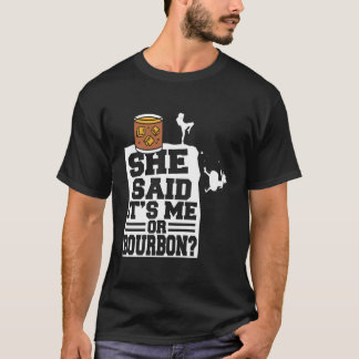 Sie sagte, ich oder Bourbon trinkender Whisky T-Shirt