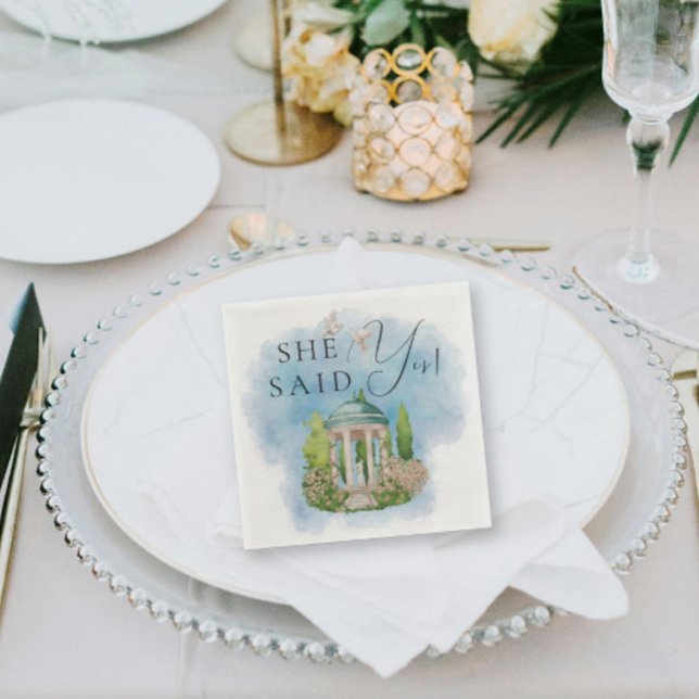 Sie sagte ja! Elegante Gazebo-Statue taubt Blume Serviette (Von Creator hochgeladen)