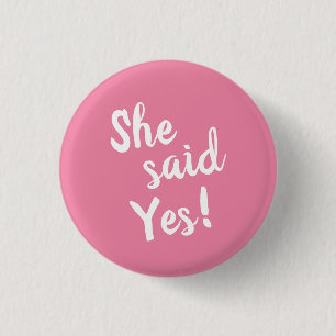 Sie sagte ja Verlobung Pink Button