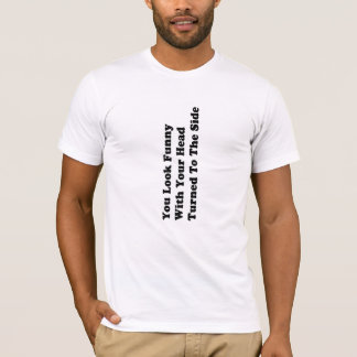 SIE SCHAUEN mit Ihrem Kopf LUSTIG, der zur Seite T-Shirt