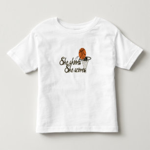 Sie schießt… sie zählt kleinkind t-shirt