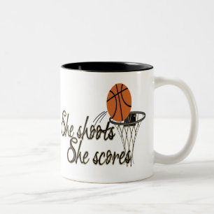 Sie schießt… sie zählt zweifarbige tasse
