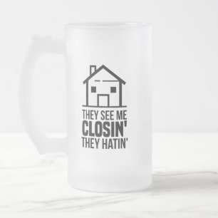 Sie sehen mich als Closing Immobilienmakler Mattglas Bierglas
