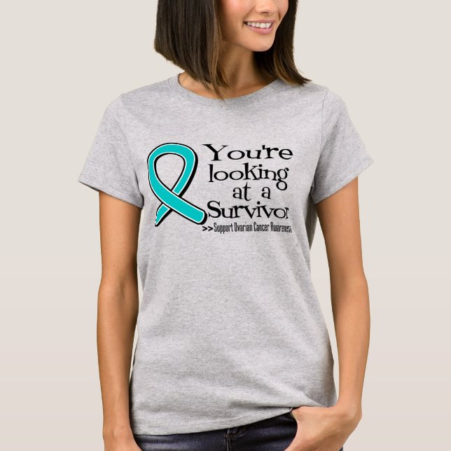 Sie sehen sich einen Ovarialkrebs-Survivor an T-Shirt (Vorderseite)