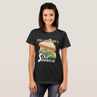 Sie sehen wie ein Suppen-Sandwich aus T-Shirt