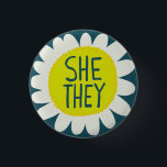 SIE / SIE Pronouns Blume Pride Handschrift Button<br><div class="desc">Dekorieren Sie Ihr Outfit mit diesem coolen Kunstknopf. Macht ein großartiges Geschenk! Sie können ihn anpassen und auch Text hinzufügen. Karo in meinem Shop für viel mehr Farben und Muster! Lass mir Bescheid,  wenn du auch etwas Gewohntes willst.</div>