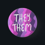 Sie/sie Pronouns farbenfroh handschrift Lila Button<br><div class="desc">Dekorieren Sie Ihr Outfit mit diesem coolen Kunstknopf. Macht ein großartiges Geschenk! Sie können ihn anpassen und auch Text hinzufügen. Karo in meinem Shop für viel mehr Farben und Muster! Lass mir Bescheid,  wenn du auch etwas Gewohntes willst.</div>