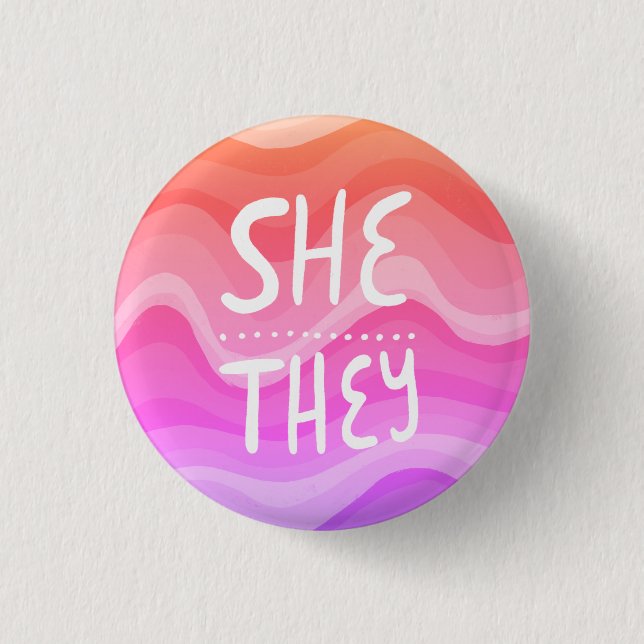 SIE/SIE Pronouns farbenfroher Handbrief Orange Pin Button (Vorderseite)